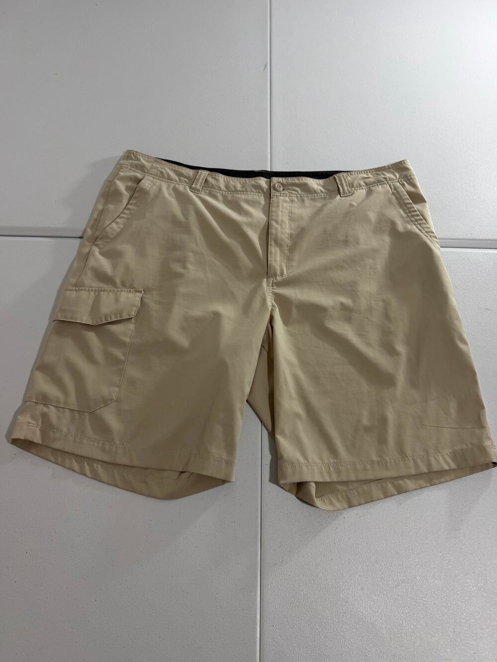 Columbia Mens Cargo Shorts Size 42 Khaki Quick Dry Hiking Fishing Outdoor 10in